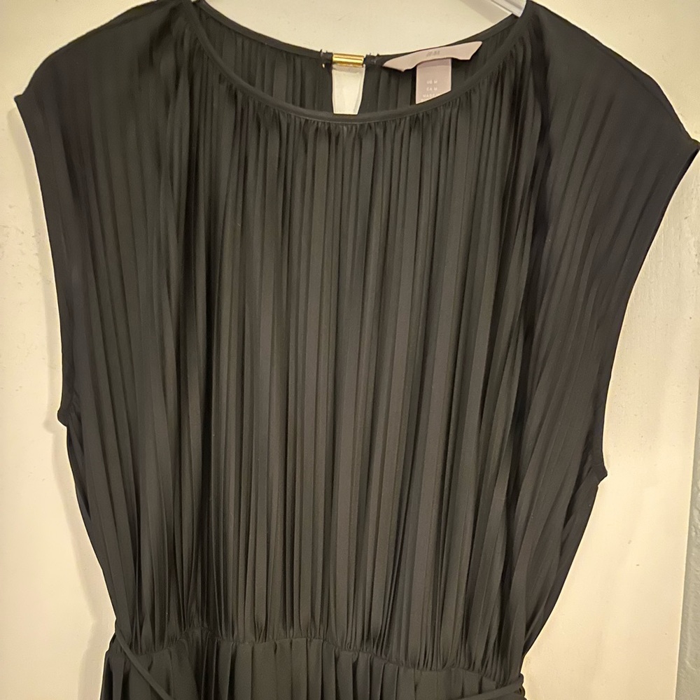 H&M plus size black dress